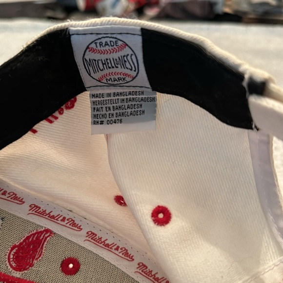 Original 6 Hockey Mitchell and Ness Dad Hat Toronto Maple Leafs, Boston Bruins - Picture 6 of 6